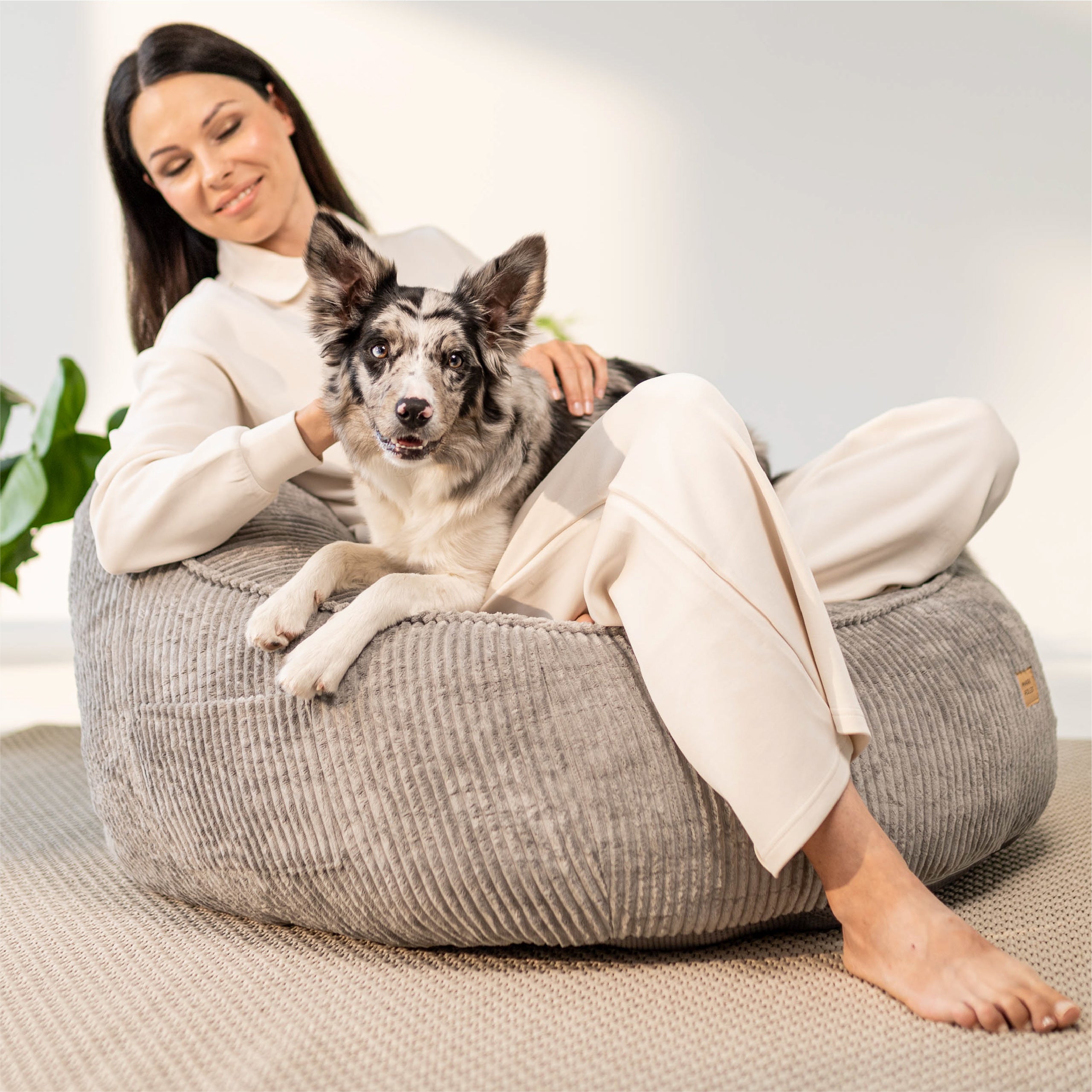 Puf con respaldo de pana Mark Adler Comfy 4.0 Grey
