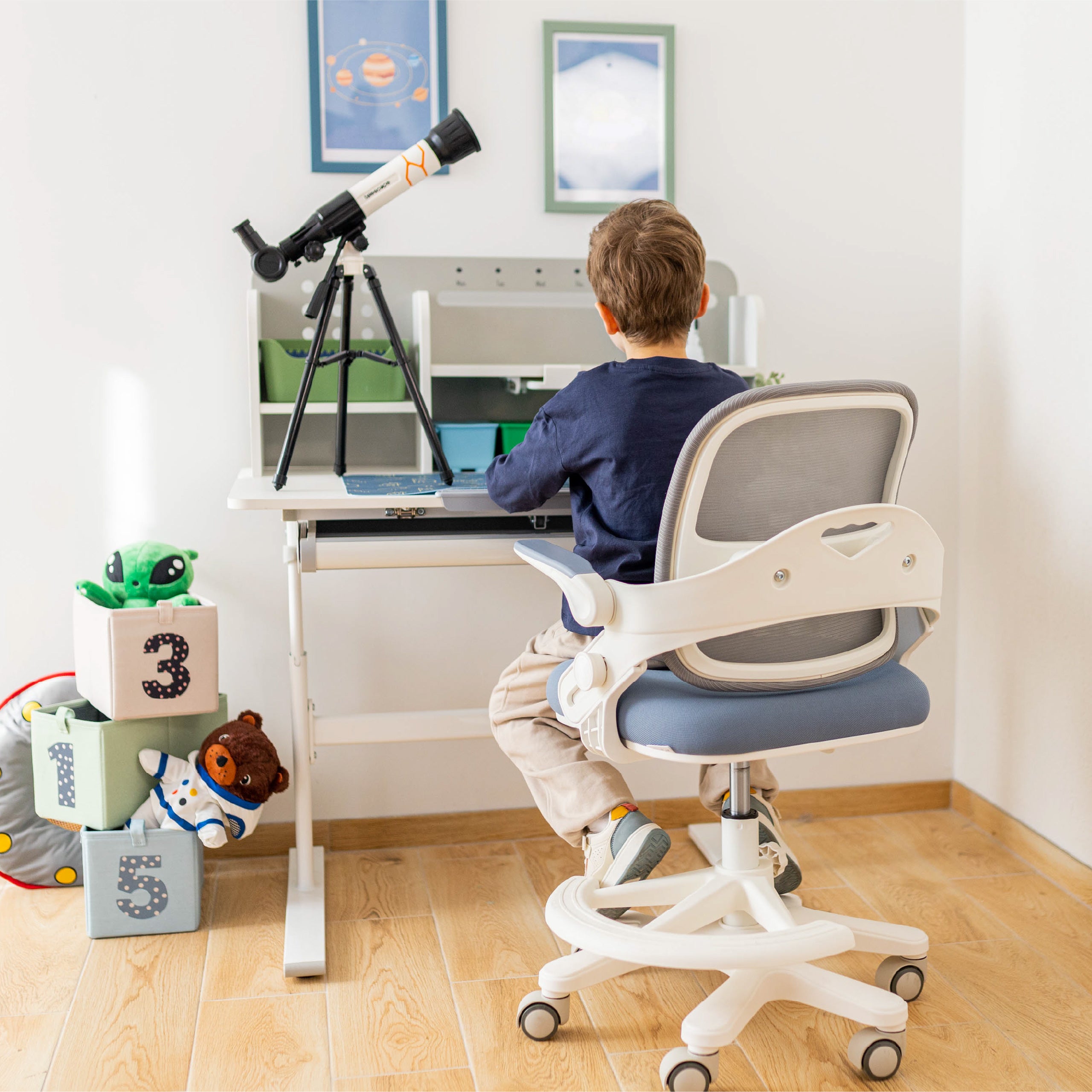 Escritorio ergonómico para niños Mark Adler Study 5.0 Grey de 90 cm