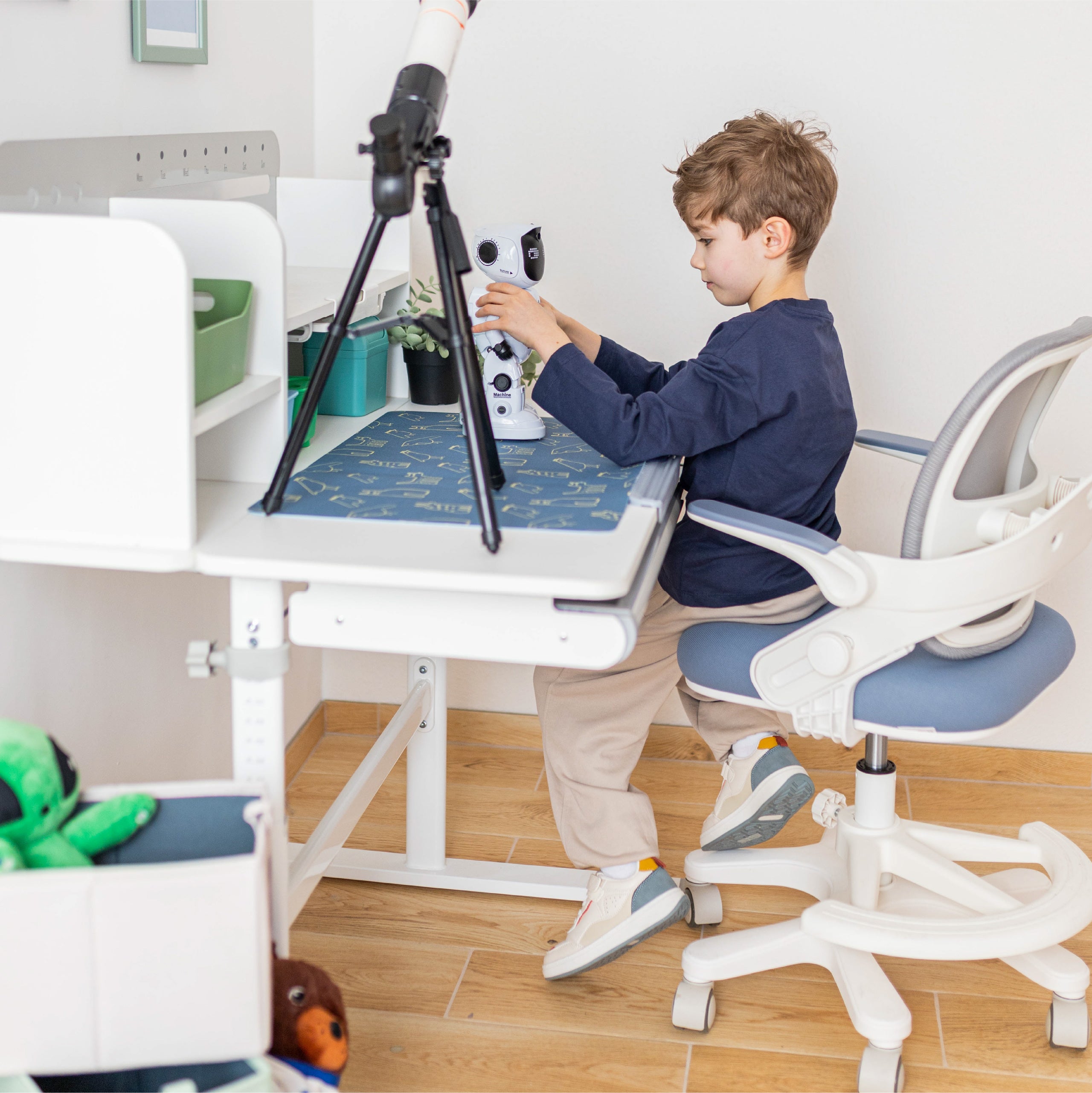 Escritorio ergonómico para niños Mark Adler Study 5.0 Grey de 90 cm