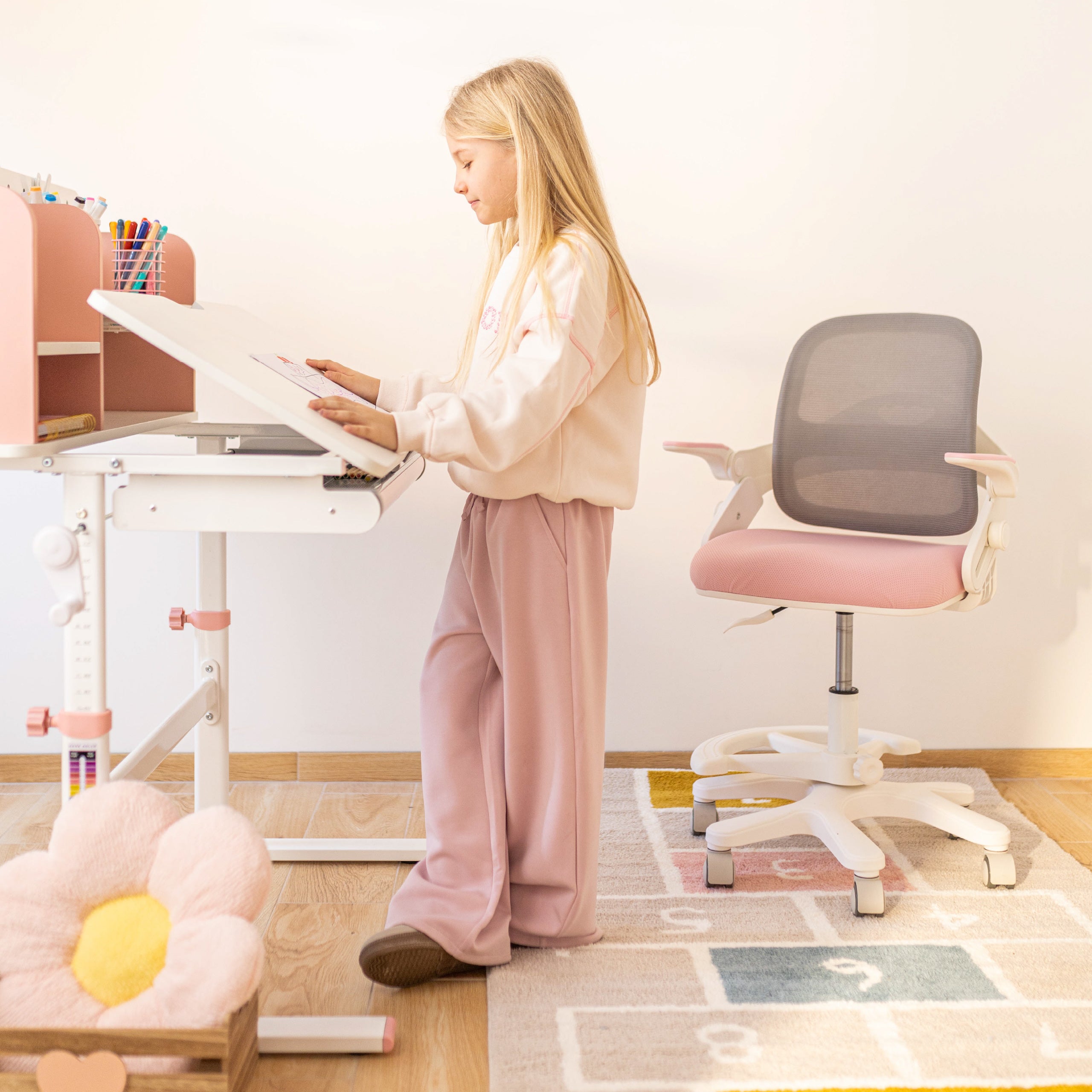 Escritorio ergonómico para niños Mark Adler Study 5.0 Pink, 90 cm
