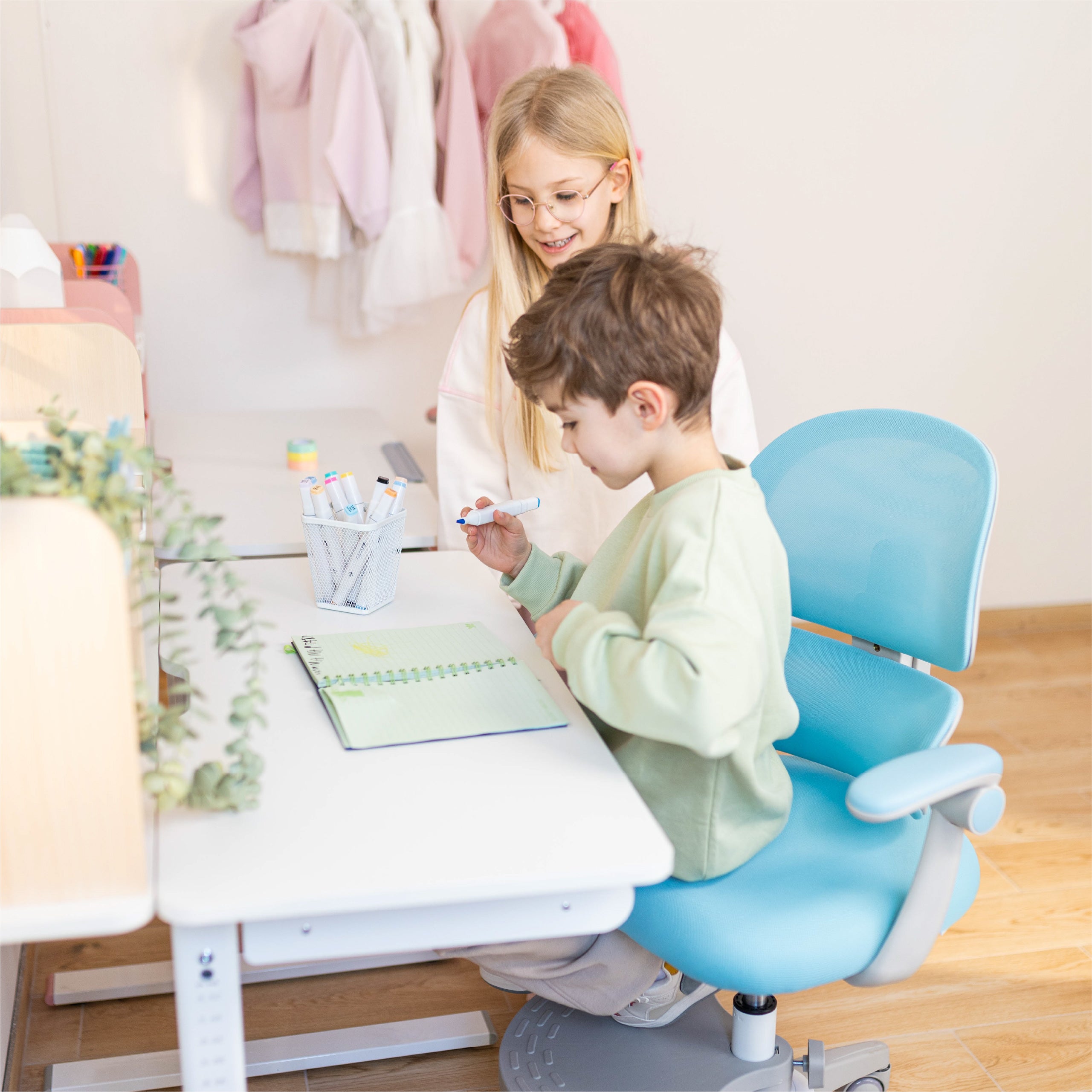 Sillón ergonómico para niños Mark Adler Junior 4.4 Blue