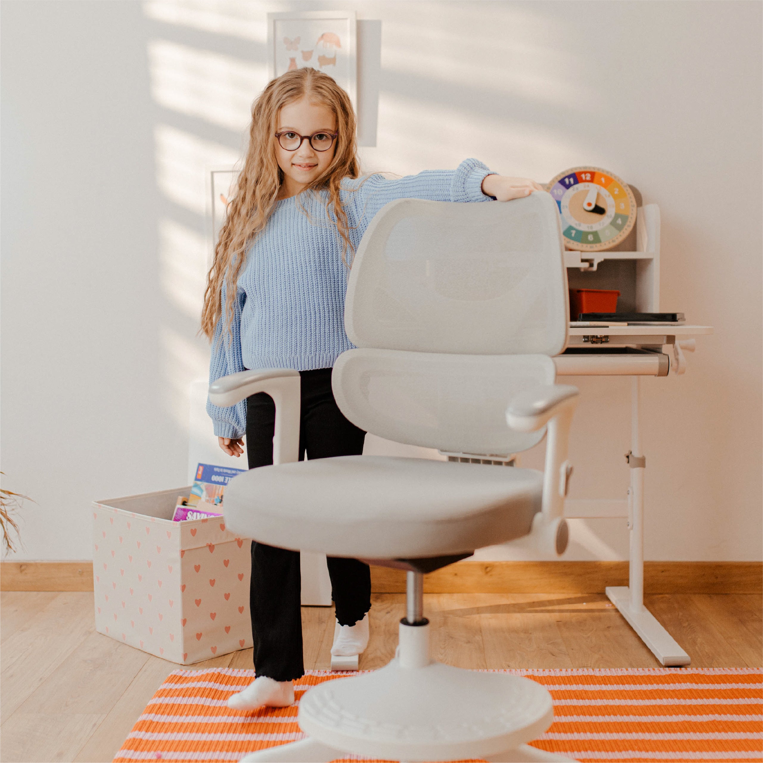 Sillón giratorio para niños Mark Adler Junior 5.3 Grey