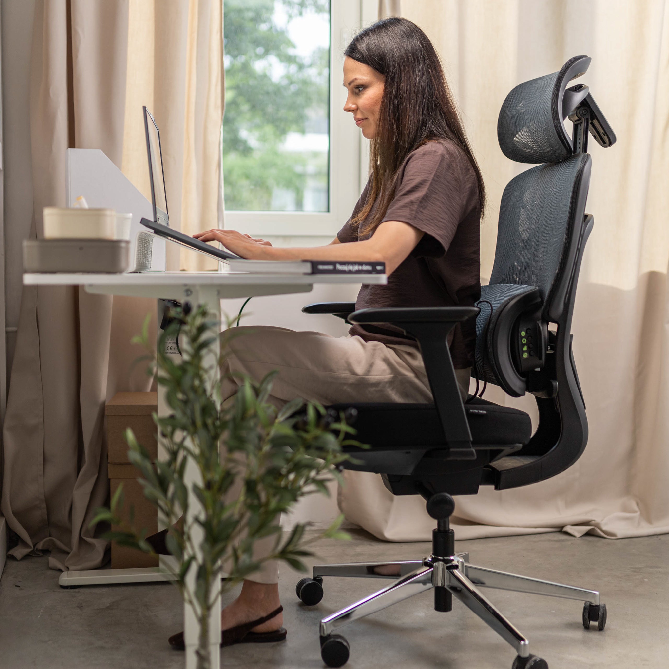 Sillón de oficina con función de masaje Mark Adler Visioner 6.1 Black